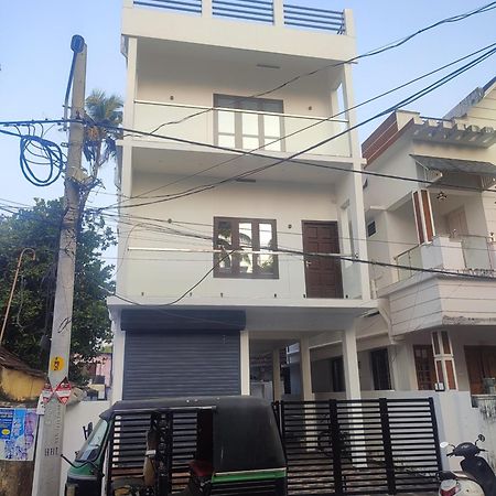 Alam Homestay Kochi Eksteriør billede