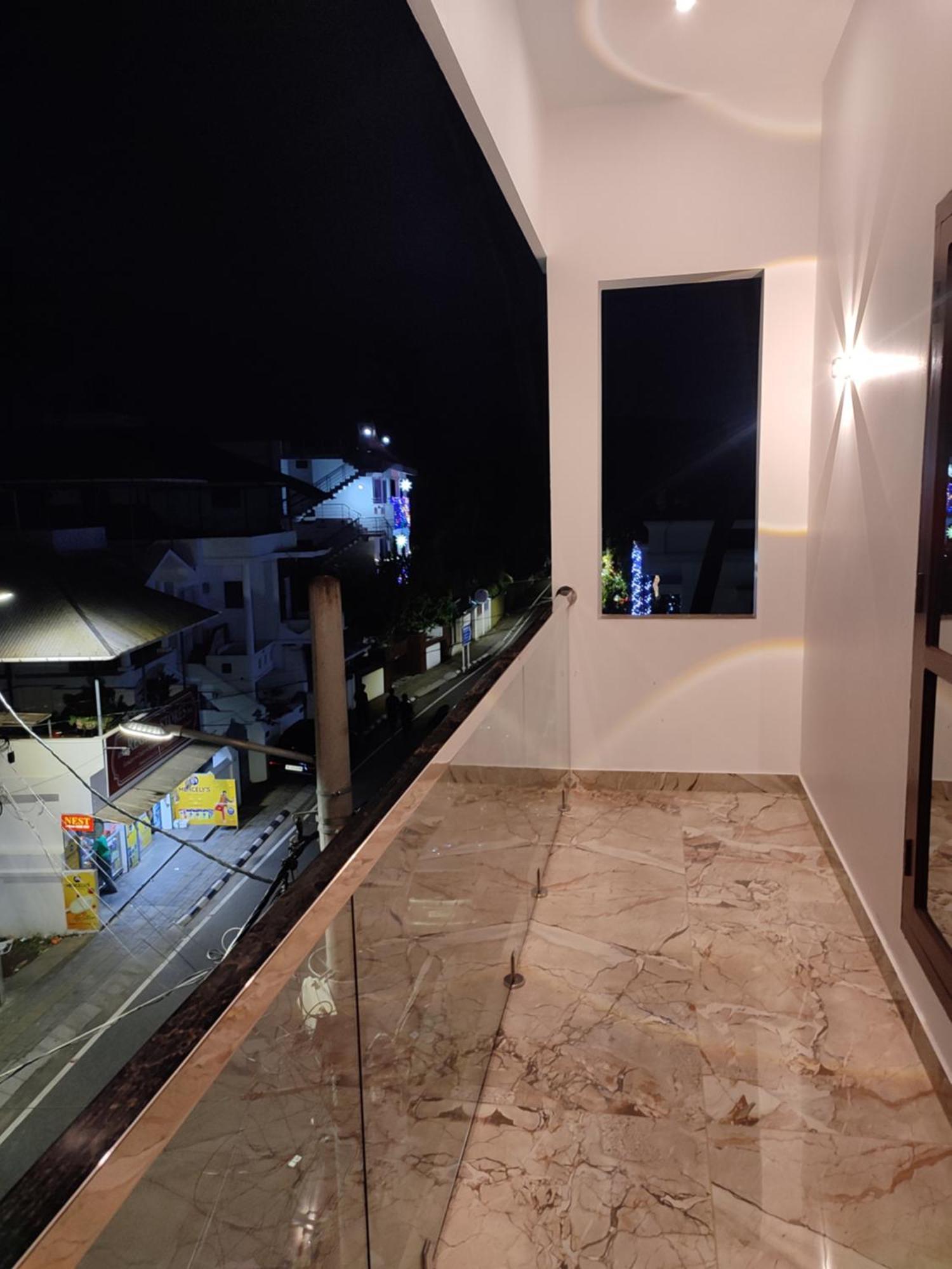 Alam Homestay Kochi Eksteriør billede